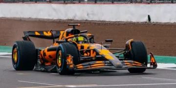 McLaren’s Resurgence: Overhauling Red Bull to Clinch Historic Constructors’ Championship Victory